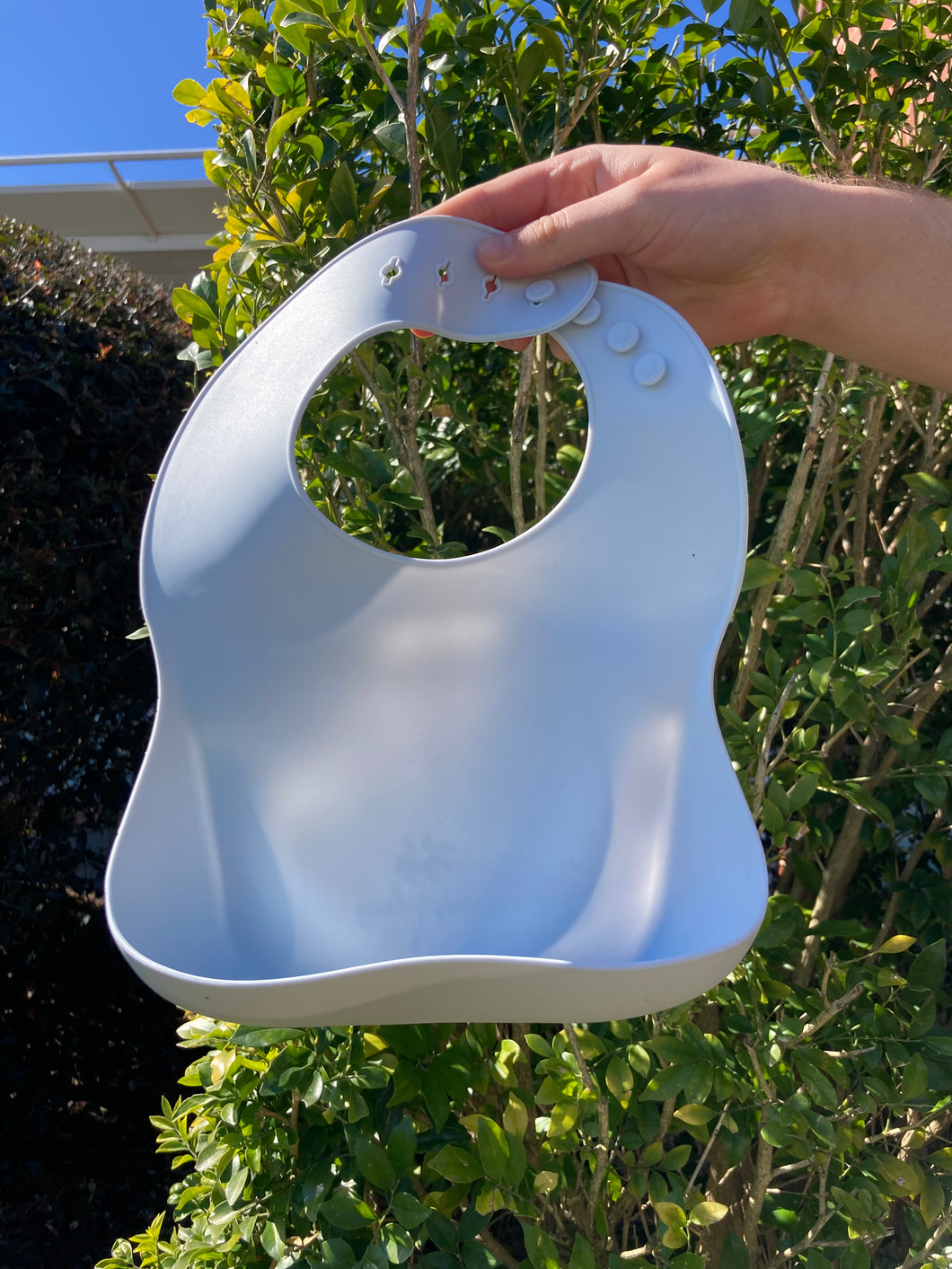 NC - dainty daisy - silicon bib