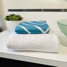 Load image into Gallery viewer, NC - Newlyfe Travel Bath Towel